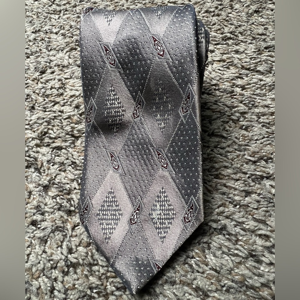 Chanel Elegant Gray Patterned Men's Tie